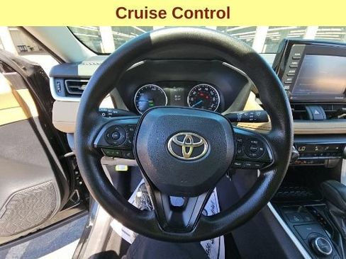 Used 2022 Toyota RAV4 LE AWD/4WD image 11