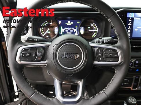 Used 2025 Jeep Wrangler Unlimited Sahara image 10