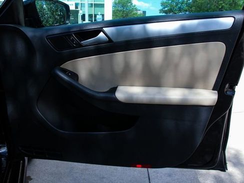 Used 2014 Volkswagen Jetta SE FWD image 26