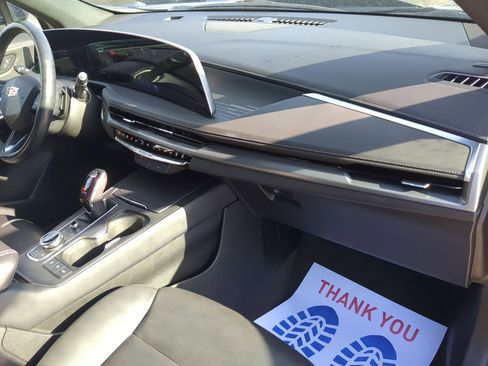 Used 2025 Cadillac XT4 Premium Luxury image 32