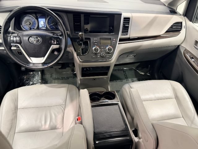 Used 2017 Toyota Sienna XLE w/ XLE Navigation Package FWD image 32