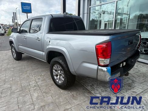 Used 2019 Toyota Tacoma SR5 RWD image 2