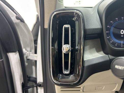 Used 2024 Volvo XC40 B5 Plus w/ Protection Package Premier image 30