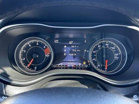 Used 2020 Jeep Cherokee Limited image 18