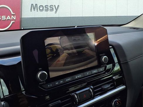 New 2025 Nissan Pathfinder SV image 17