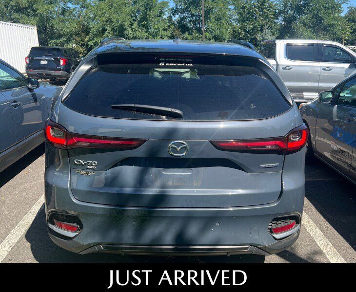 Certified 2025 MAZDA CX-70 Plug-In Hybrid w/ Premium Plus AWD/4WD image 11