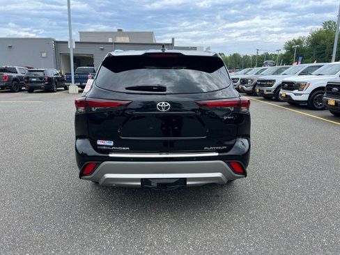 Used 2025 Toyota Highlander Platinum AWD/4WD image 4