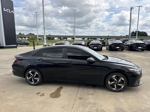Used 2023 Hyundai Elantra SEL w/ Convenience Package FWD image 13