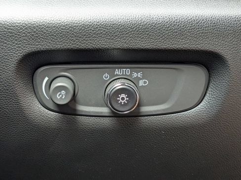 Used 2023 Chevrolet Traverse LT FWD image 38