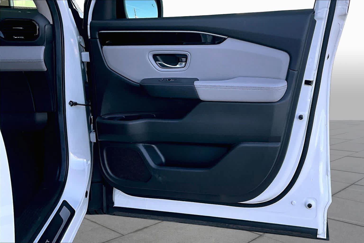 Used 2025 Honda Pilot Touring image 20