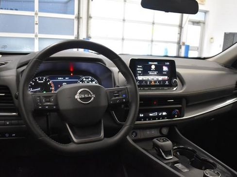 Used 2025 Nissan Rogue SV image 23