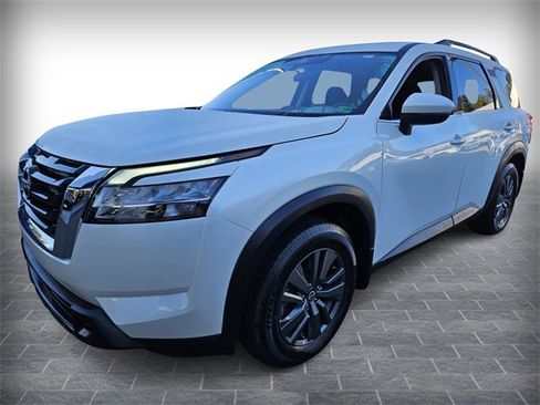 Used 2022 Nissan Pathfinder SV w/ SV Premium Package image 3