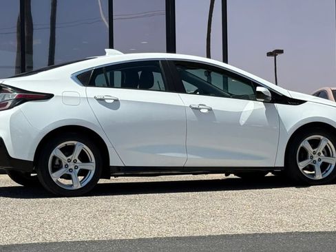 Used 2017 Chevrolet Volt LT w/ Comfort Package FWD image 14
