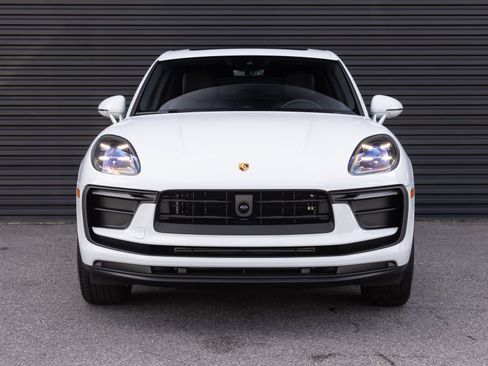 Certified 2026 Porsche Macan AWD/4WD image 7