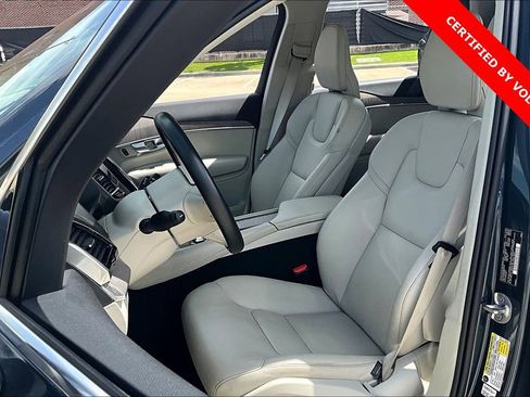 Certified 2023 Volvo XC90 B6 Plus image 31