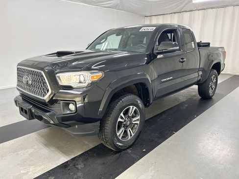 Used 2019 Toyota Tacoma TRD Sport w/ Technology Package AWD/4WD image 5