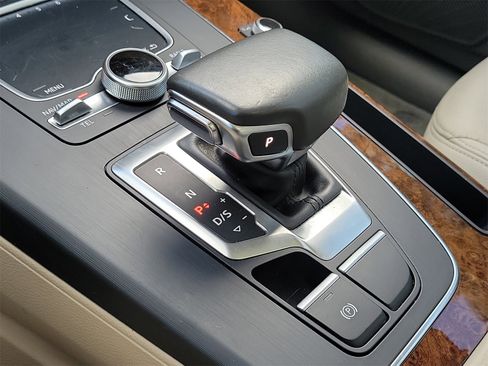 Used 2018 Audi Q5 2.0T Premium Plus w/ Premium Plus Package image 26