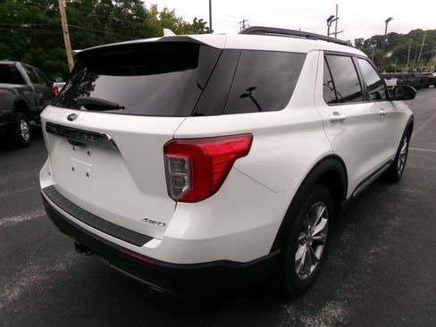 Used 2022 Ford Explorer XLT w/ Equipment Group 202A AWD/4WD image 9