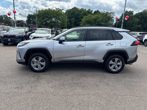 Used 2025 Toyota RAV4 XLE AWD/4WD image 4