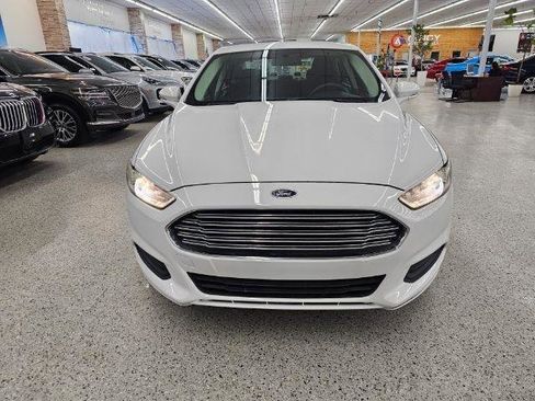 Used 2014 Ford Fusion SE image 2