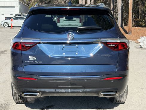 Used 2023 Buick Enclave Essence image 9