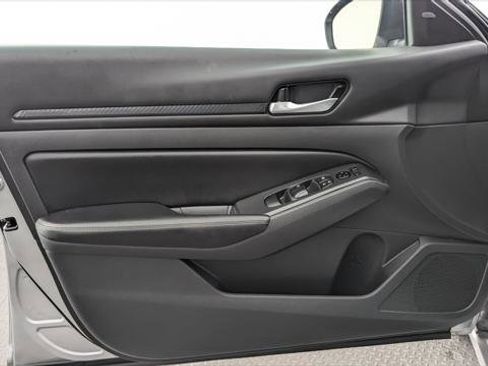 Used 2024 Nissan Altima 2.5 SV image 13