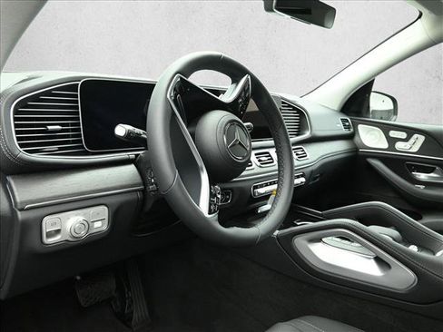 Certified 2026 Mercedes-Benz GLS 450 4MATIC image 10