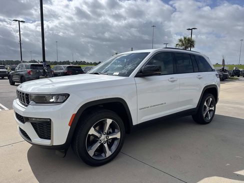 Used 2026 Jeep Grand Cherokee Limited RWD image 3