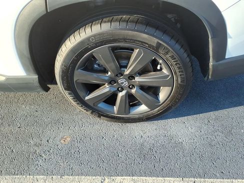Used 2025 Honda Pilot Sport image 7