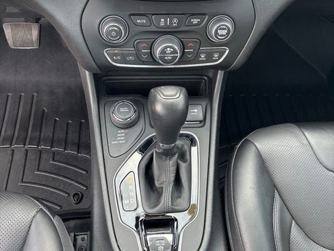 Used 2022 Jeep Cherokee Limited AWD/4WD image 19