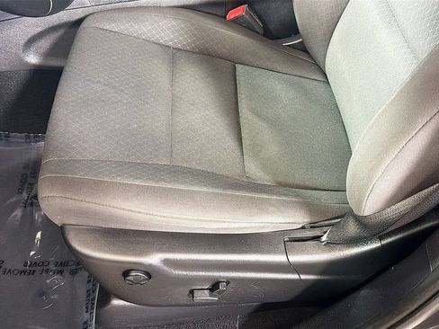 Used 2021 Jeep Grand Cherokee Laredo AWD/4WD image 19