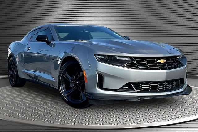 Used 2023 Chevrolet Camaro LT RWD image 3