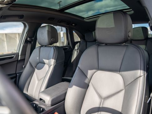 Certified 2026 Porsche Macan AWD/4WD image 5