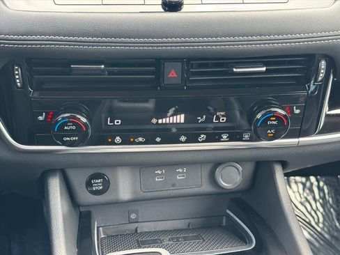 Certified 2026 Nissan Rogue SL FWD image 22