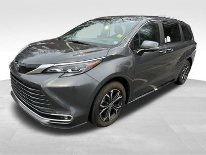 Used 2025 Toyota Sienna Platinum