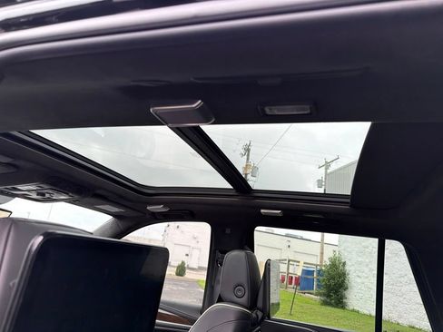 Used 2023 Cadillac Escalade Sport Platinum w/ Heavy-Duty Trailer Package AWD/4WD image 21