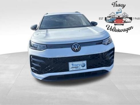 New 2026 Volkswagen Tiguan SE R-Line image 2