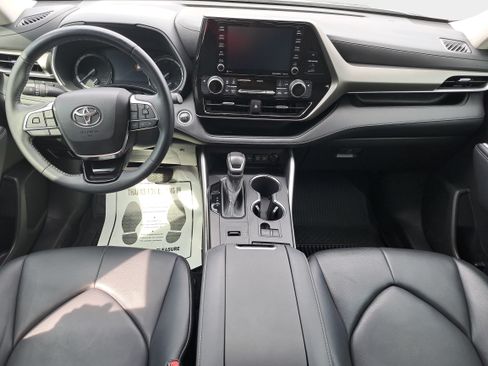 Used 2021 Toyota Highlander XLE FWD image 9