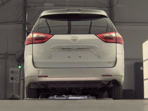 Used 2020 Toyota Sienna XLE FWD image 7