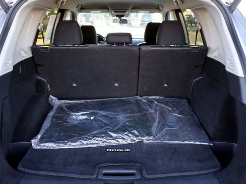 Used 2025 Nissan Rogue SV FWD image 22