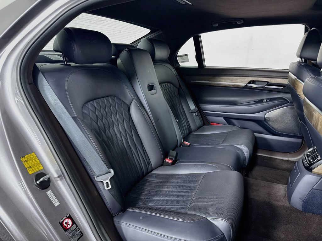 Used 2020 Genesis G90 3.3T Premium RWD image 36
