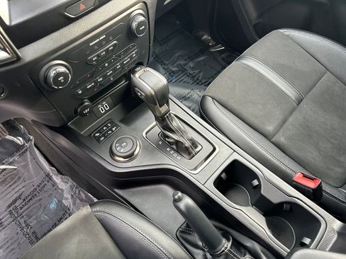 Used 2023 Ford Ranger Lariat w/ Tremor Off-Road Package image 23