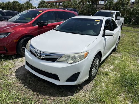 Used 2013 Toyota Camry LE FWD image 6