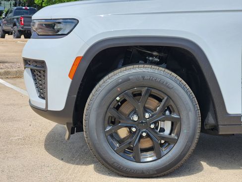 New 2026 Jeep Grand Cherokee L 4WD image 8