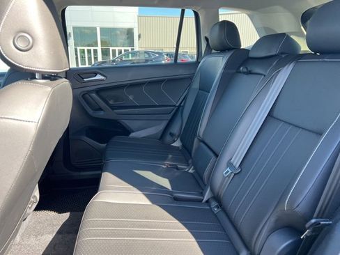 Used 2022 Volkswagen Tiguan SE image 33