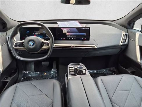 Used 2024 BMW iX xDrive50 w/ Sport Package AWD/4WD image 19