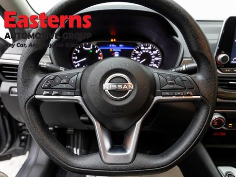 Used 2024 Nissan Altima 2.5 SV FWD image 10