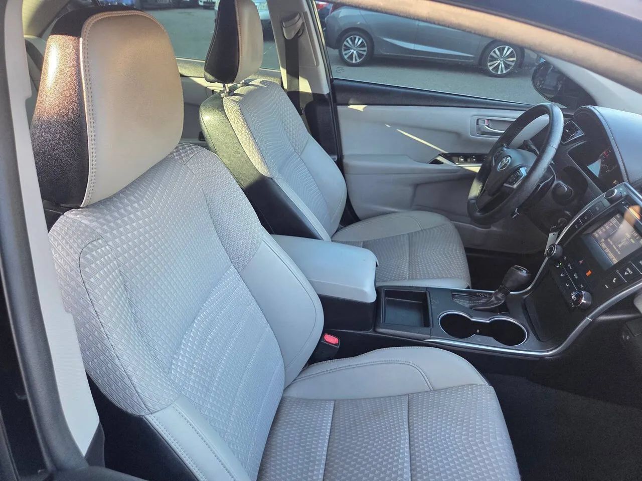 Used 2015 Toyota Camry SE FWD image 30