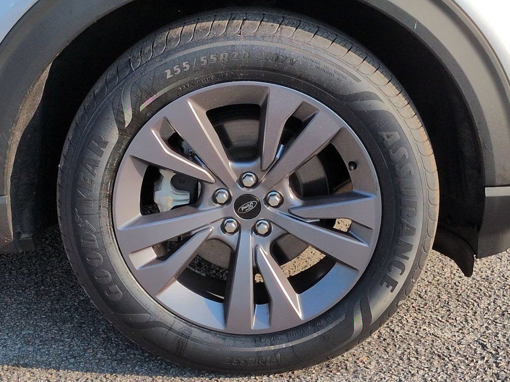 Used 2021 Ford Explorer XLT w/ Equipment Group 202A RWD image 11