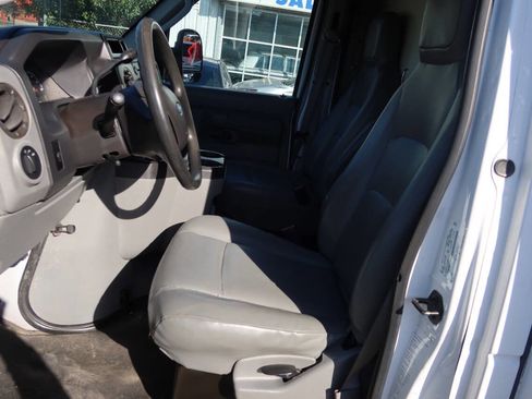 Used 2010 Ford E-350 and Econoline 350 Super Duty image 16